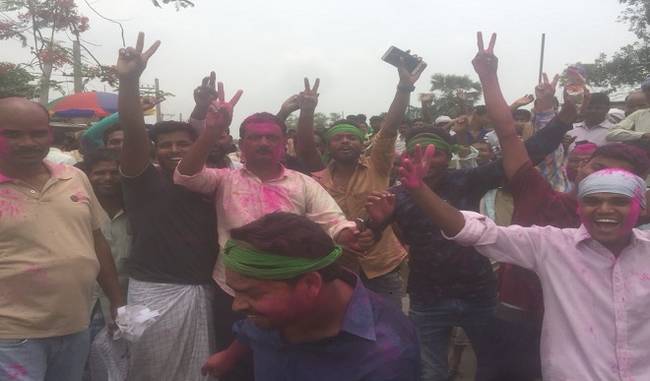Nitish jolts, RJD candidate wins Jokihat bypolls