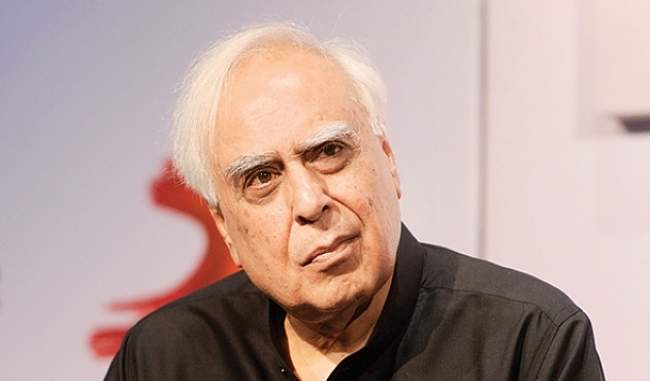 Governor constitutionally obliged to invite Cong-JDS, says Kapil Sibal