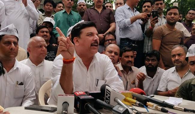 On criticizing Kejriwal, AAP target Rahul Gandhi