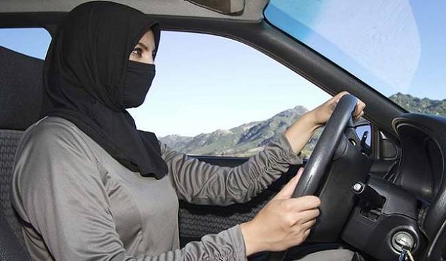 Two women driving vehicle arrested by Saudi Arabian police