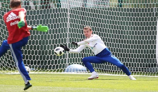 Russia and Uruguay will face each other to reach the top Russia and Uruguay will face each other to reach the top