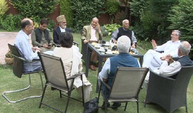 Yashwant Sinha calls on Omar Abdullah, discusses prevailing situation in Jammu Kashmir