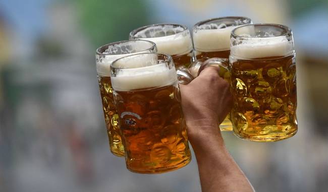 Beware! Delhi govt finds some restro bars, clubs serving ''expired beer''