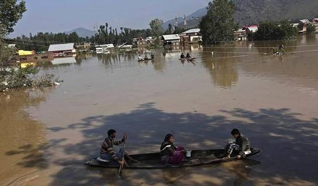 Flood alert in central Kashmir as intermittent rain continues in Valley