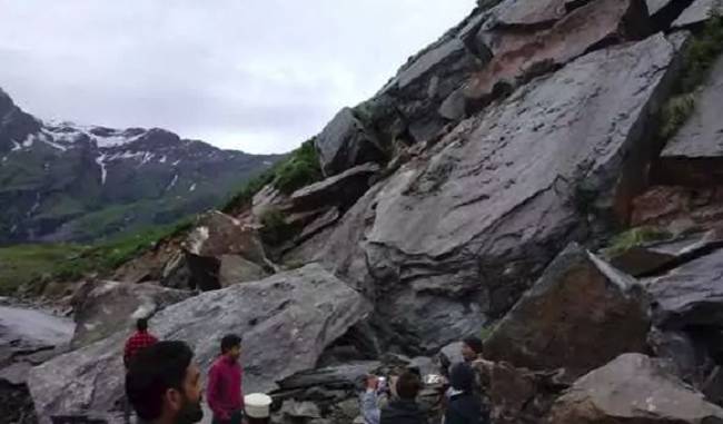 Manali-Leh National Highway blocked due to landslide
