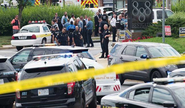 Five killed in U.S. newspaper office shooting