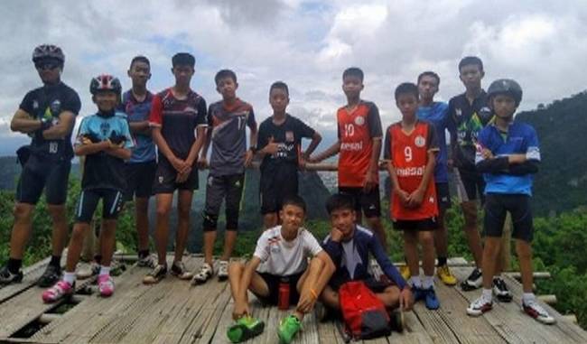 Weight loss of young players stranded in cave, but health is better
