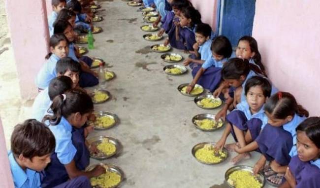25 students ill after mid day meal in Delhi