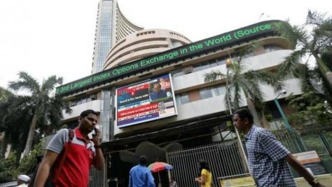 Bombay Stock Exchange Sensex closes 218 points