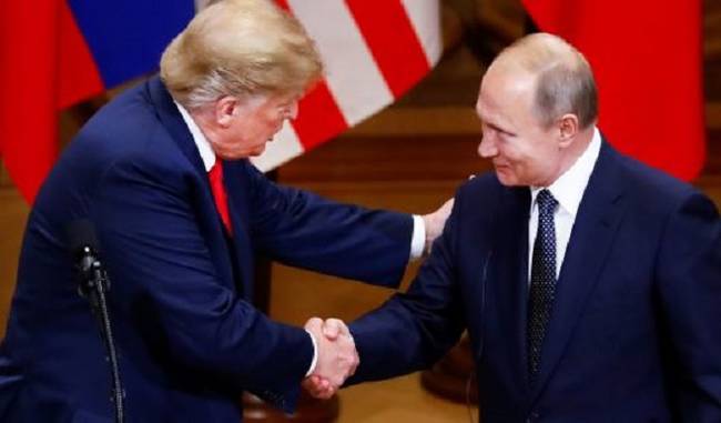 Donald Trump and Vladimir Putin get their hearts on the neck
