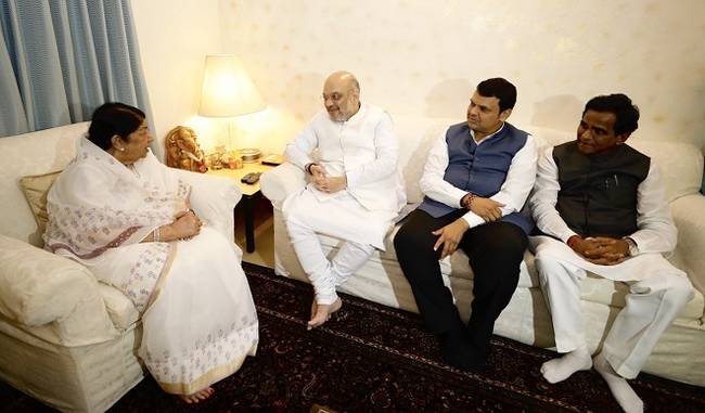 Amit Shah meets Lata Mangeshkar in Mumbai