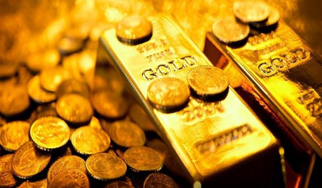Gold futures slip weak global cues