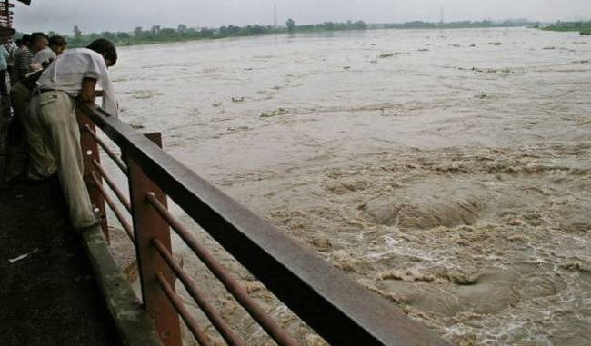 Due to increased floods in Delhi, water level of Yamuna may reach alert level