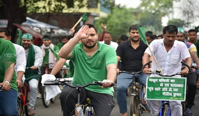 Tejasvi started a cycle rally against Nitish Kumar