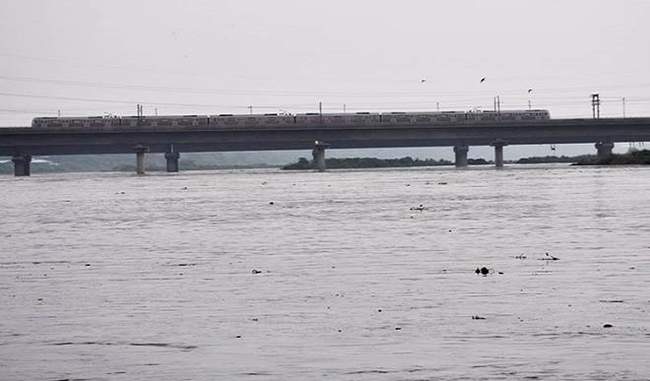 water continue in Yamuna, 10 thousand people were taken to safer places