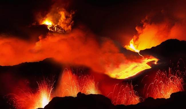 nearly 500 hikers evacuated from volcano