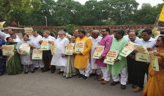 TMC demands a Bill in Parliament on Assam NRC, Mamata meets Home Minister