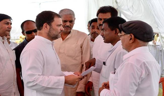 Rahul gandhi meets party workers in Gauriganj uttar pradesh