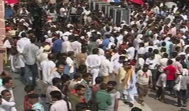 lakhs-of-people-on-the-streets-of-delhi-for-the-last-glimpse-of-atal-ji
