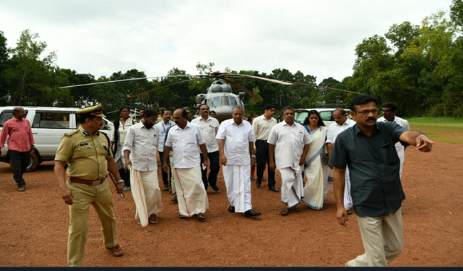 vijayan-visited-the-relief-camps-heard-the-trouble-of-the-affected-people