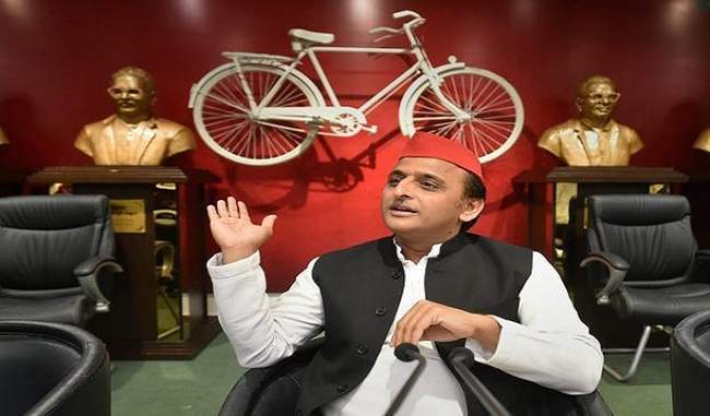 akhilesh-asks-sp-workers-to-help-flood-victims