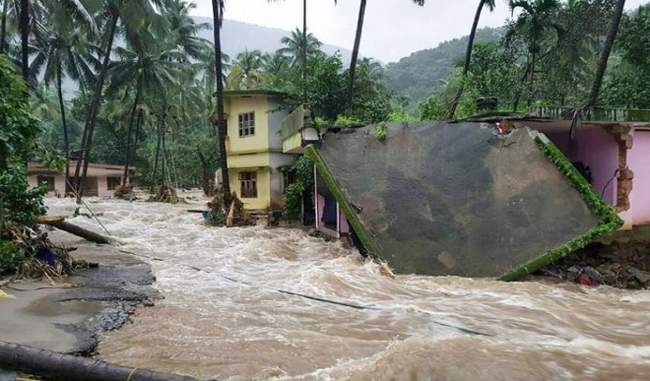 floods-in-kerala-are-battling-the-devastation-petrol-diesel-food-and-drinking-water-shortage