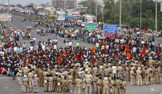 maharashtra-bandh-protesters-disrupt-traffic-over-maratha-quota-protests