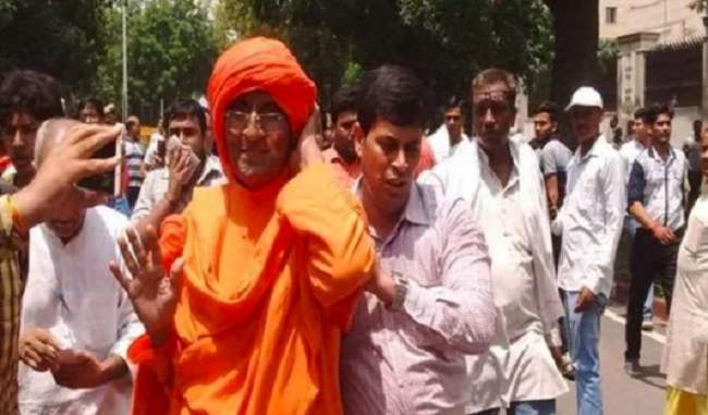 swami-agnivesh-attacked-on-way-to-pay-tribute-to-vajpayee-at-bjp-office