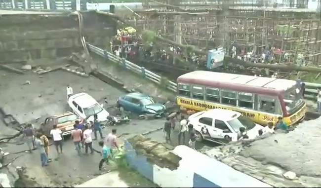 share-of-the-flyover-dropped-in-kolkata-many-people-feared-to-be-buried