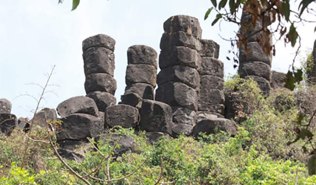 rare-basalt-pillar-found-in-village-of-kolhapur