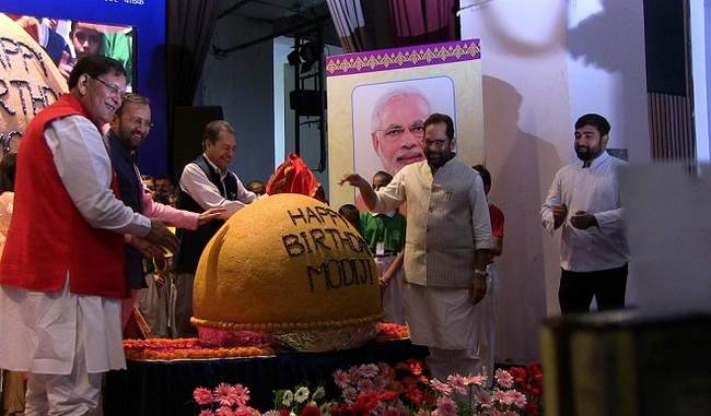 568-kg-of-laddu-was-made-on-the-birthday-of-the-prime-minister