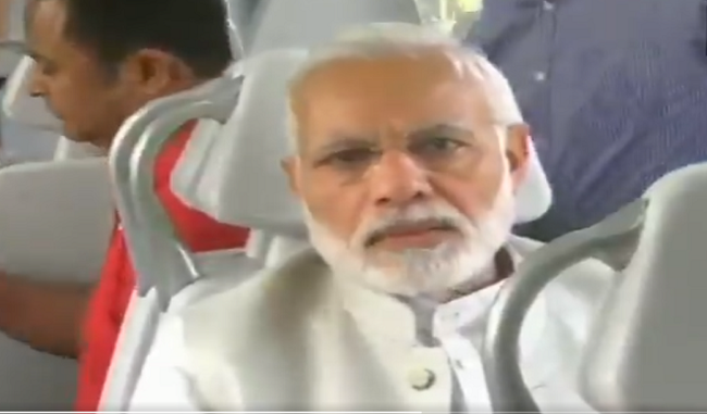 prime-minister-narendra-modi-arrived-in-dwarka-on-the-metro