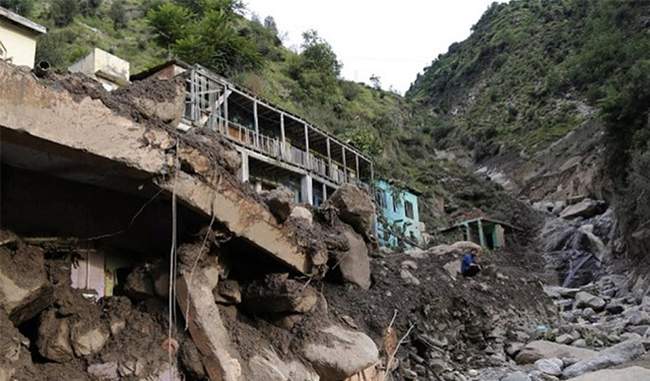 jammu-kashmir-highway-closed-due-to-landslide-more-than-100-vehicles-stranded