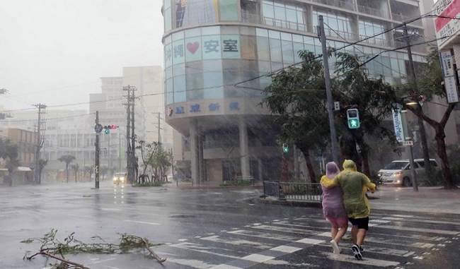 17-injured-as-powerful-typhoon-churns-towards-japan-mainland