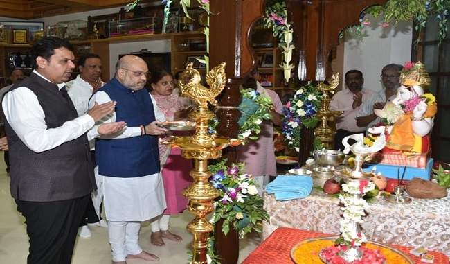 shah-visits-maharashtra-cm-s-residence-to-offer-prayers-to-lord-ganesh