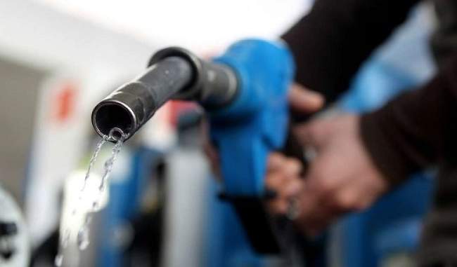 first-time-in-history-petrol-price-crosses-rs-80-mark-in-delhi