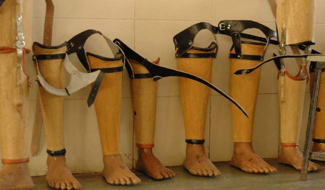 artificial-jaipur-foot-given-for-free-to-the-disabled-people-in-nepal