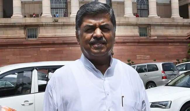 another-controversial-statement-given-by-hariprasad-after-quenching-shah-disease