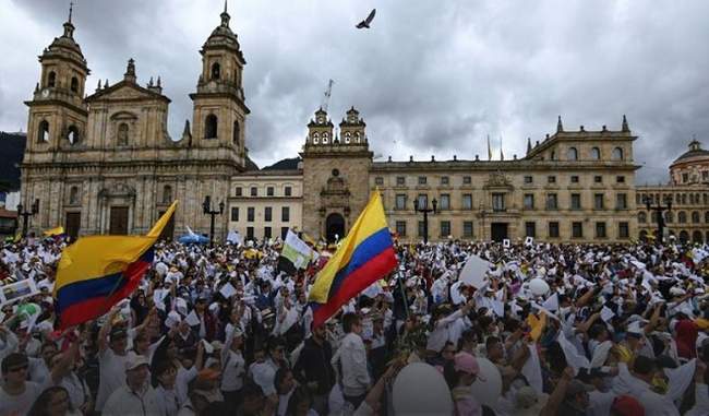 thousands-of-people-marched-in-protest-against-car-bomb-explosion-in-bogota