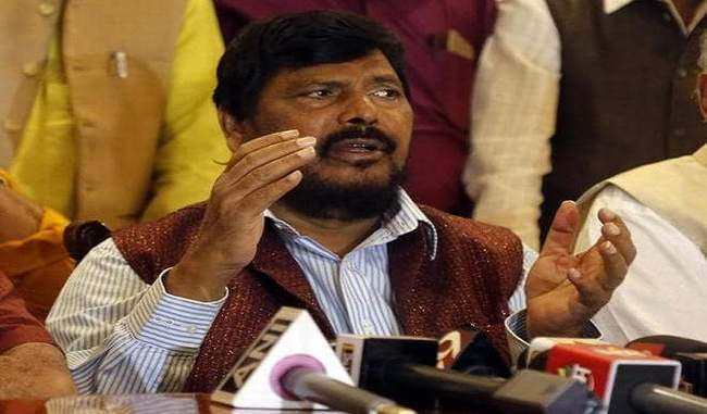 minister-ramdas-athawale-wants-aiadmk-to-ally-with-bjp