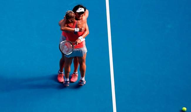stosur-and-zhang-won-the-australian-open-women-s-doubles-title