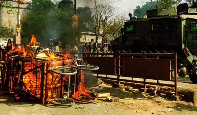 india-witnessed-over-10-000-cases-of-communal-clashes-during-2004-17