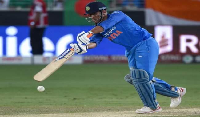 dhoni-did-not-play-in-third-odi-due-to-muscle-strain