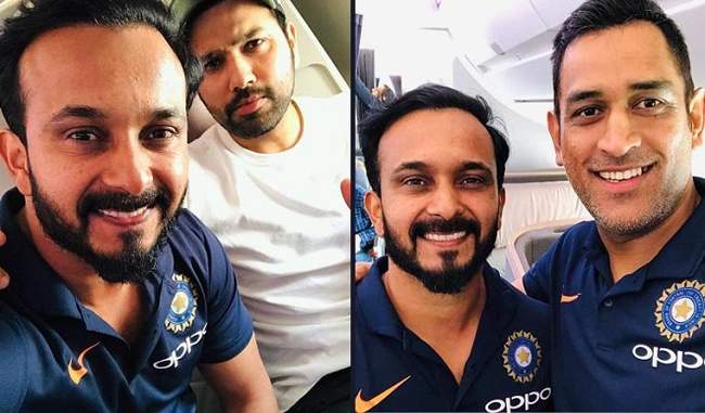 ms-dhoni-rohit-sharma-on-their-way-to-australia-for-odi-series ms-dhoni-rohit-sharma-on-their-way-to-australia-for-odi-series