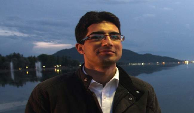kashmirs-ias-topper-shah-faesal-resigns-to-protest-unabated-killings-in-state