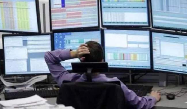 the-stock-market-fell-for-the-third-consecutive-day-the-sensex-slipped-300-points
