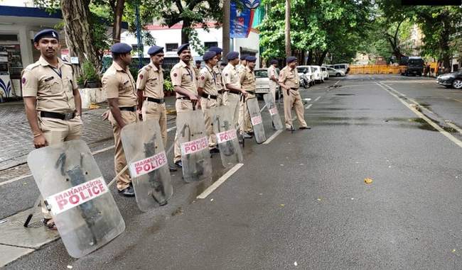 demonstration-over-800-tree-felling-in-mumbai-section-144-imposed-after-lathicharge