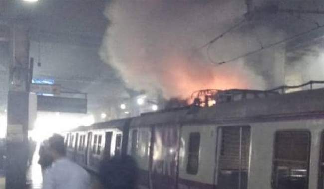fire-in-mumbai-local-train-pantograph