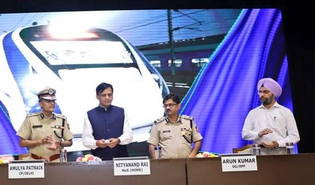 rail-passengers-will-be-able-to-register-complaints-through-website-mobile-app-service-started
