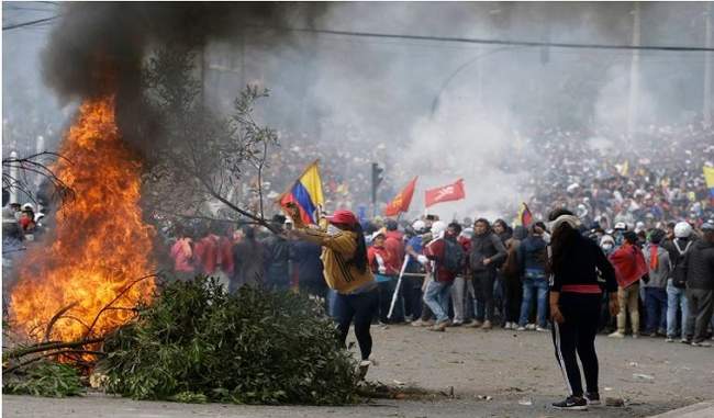 riots-triggered-by-rising-fuel-prices-in-ecuador-president-orders-curfew